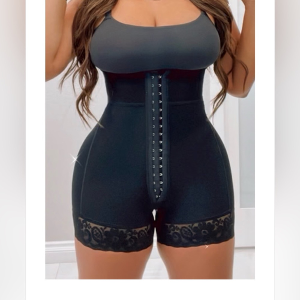 Curvy fit strapless guitarra short leg shaper
